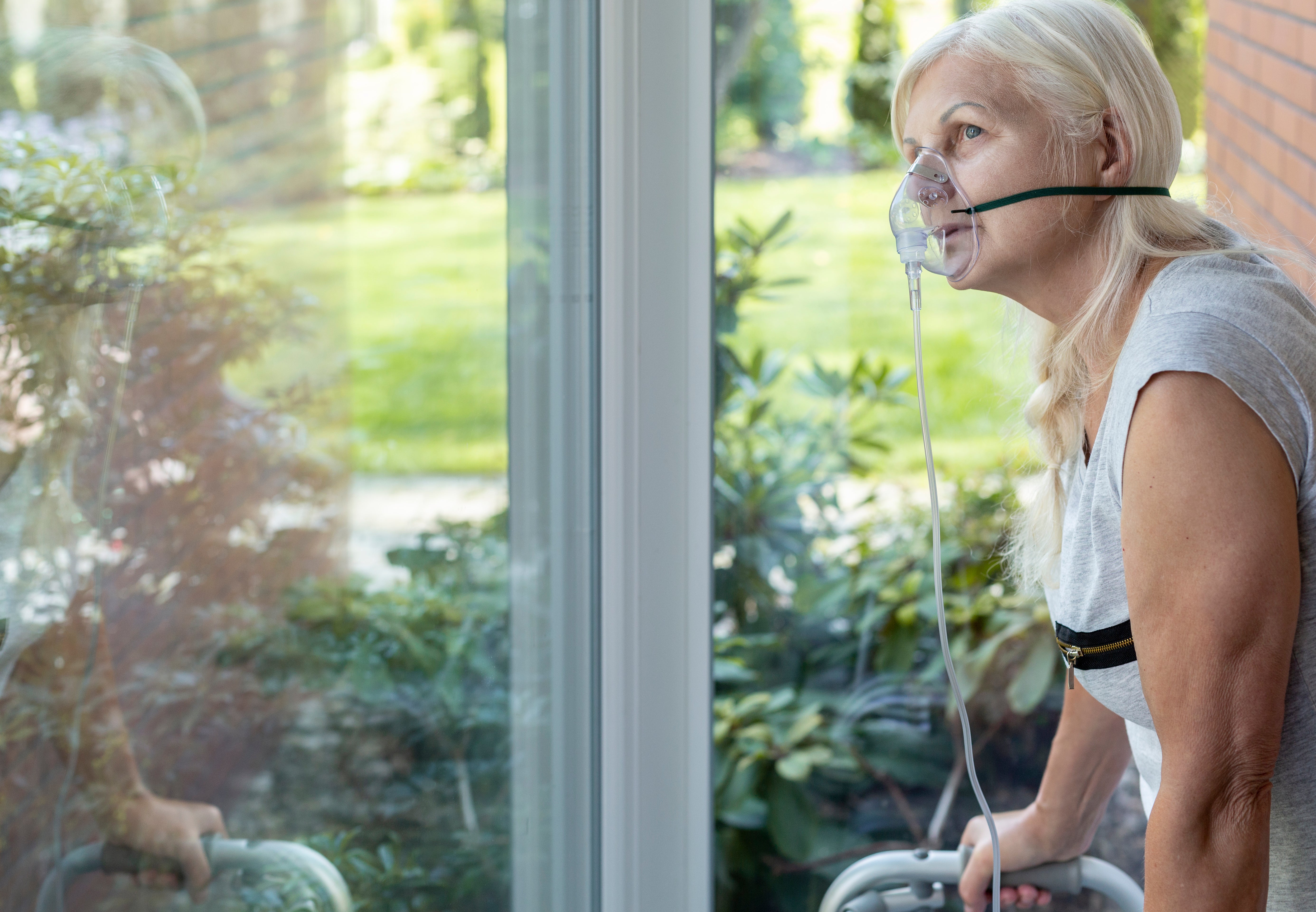 How to Use an Oxygen Concentrator Safely and Effectively